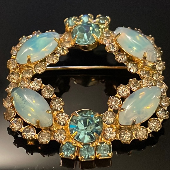 Jewelry - Brooch